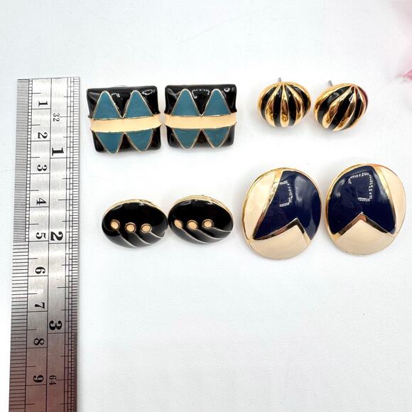 Vintage Geometric Enamel Earring Lot Retro 80s 90s Mod Runway Chic 4 Pair Fun - Picture 11 of 12